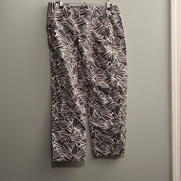 Chadwick's Women's Pattern Straight Leg Stretch Capri Pants - Picture 5 of 6